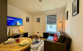 Cosy Apartment Near The Sea And Town Centre With Parking